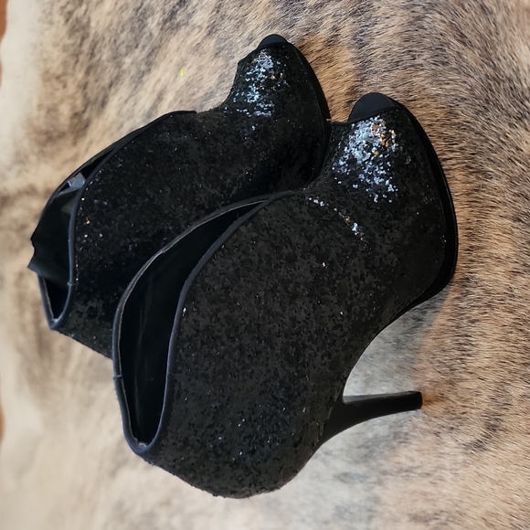 Nina Glitter Booties🖤 - Picture 4 of 9